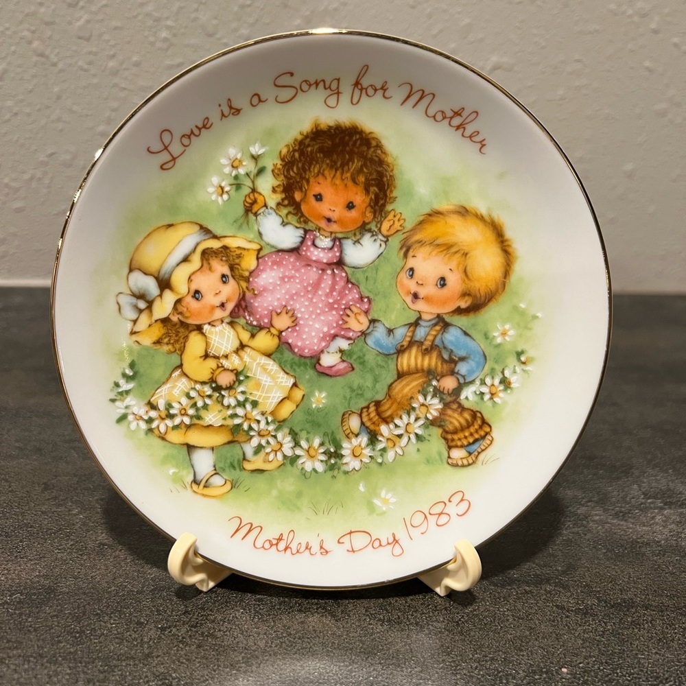 Vintage 1983 Mothers Day “Love is a Song For Mother”Avon with easel